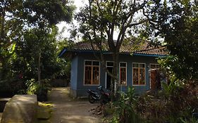 Oyo 93666 Lestari Homestay Batukliang Exterior photo