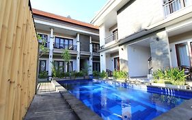 De Dukuh Guest House Kuta  Exterior photo