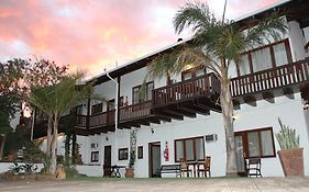 Hilltop Guest House Windhoek Exterior photo