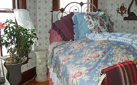 Enchanted Nights Bed & Bath Hotel Kittery Room photo