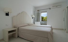 Hostal Capri Hotel Es Pujols Room photo