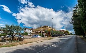 Vilola Bed & Breakfast Umag Exterior photo