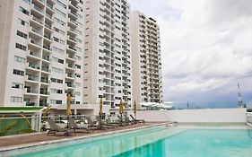 Barcelona Tower Suites Cancun Exterior photo