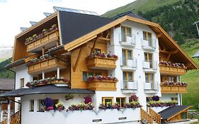 Haus Bergkristall Bed & Breakfast Obergurgl Exterior photo