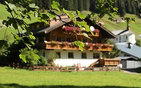 Haus Derra Bed & Breakfast Mittelberg Exterior photo