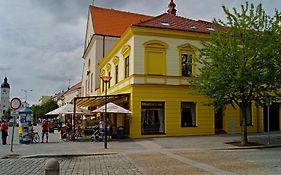 Penzion Longus Hotel Kyjov  Exterior photo