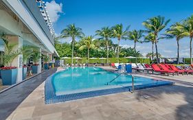 Miami Beachfront Bentley Hotel Suite With Balcony Exterior photo