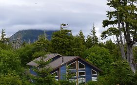 Easy On The Edge Villa Ucluelet Exterior photo