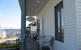 Le Goeland Hotel Tadoussac Exterior photo