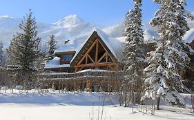 Vagabond Lodge At Kicking Horse Golden Exterior photo