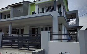 Homestay Mama D'Chandan Kuala Kangsar Exterior photo