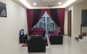 Ila Homestay Senawang Exterior photo