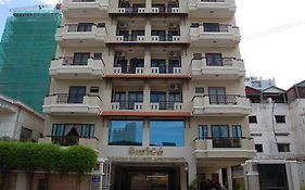 Diamond Hotel & Service Apartment Phnom Penh Exterior photo