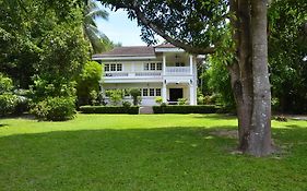 Baan Khun Nang Colonial Residence Mae Nam Exterior photo