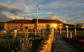 Auberge Internationale La Vieille Ecole Hotel Sainte Anne des Monts Exterior photo