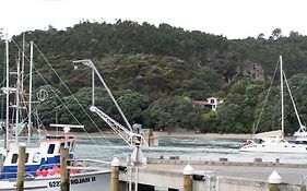 Mooring Lane Lodge Whitianga Exterior photo