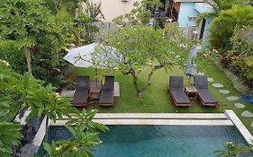 Koming Guest House Canggu  Exterior photo