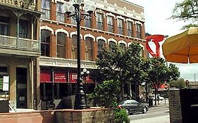 The Riverwalk Vista Hotel San Antonio Exterior photo