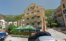 Privatni Smjestaj Toljic Hotel Petrovac Exterior photo