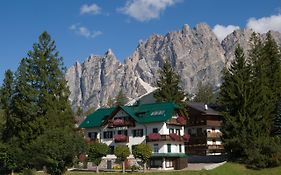 Hotel Oasi Cortina d'Ampezzo Exterior photo