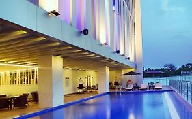 Golden Tulip Essential Makassar Hotel Exterior photo