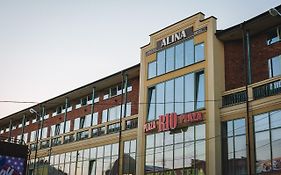 Alina Hotel & Hostel Uzhhorod Exterior photo