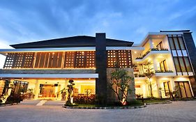 Kautaman Hotel Mataram Exterior photo