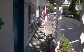 Appletree Inn Radium Hot Springs Exterior photo