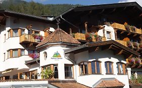 Family Apart Stubai Aparthotel Fulpmes Exterior photo