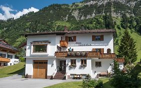 Haus Schrofenstein Bed & Breakfast Lech am Arlberg Exterior photo