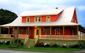 Gite De La Baie Hatee Bed & Breakfast Bic Exterior photo