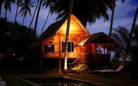 Bon Ton Antique Wooden Villas Pantai Cenang  Exterior photo