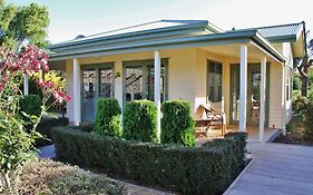 Clive Colonial Cottages Exterior photo