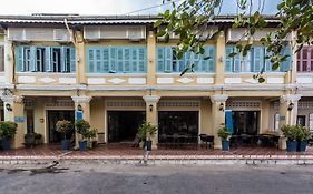 The Columns Hotel Kampot Exterior photo