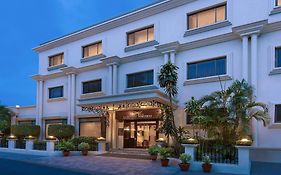 La Place Sarovar Portico Hotel Lucknow Exterior photo