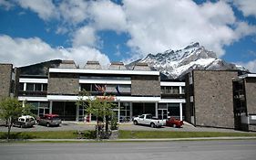 Banff Voyager Inn Exterior photo