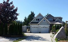 Above The Inlet Hotel Sechelt Exterior photo