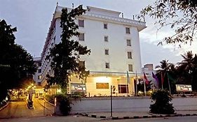 The Capitol Hotel Bangalore Exterior photo