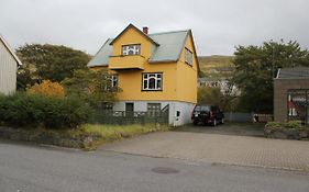 Cosy Guesthouse Anno 1936 Sandavagur Exterior photo