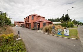 Red Tussock Motel Te Anau Exterior photo