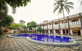 Reddoorz Plus At Hotel Sofia Pangandaran Exterior photo