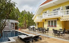 Gold House Pension Bed & Breakfast Balatonfured Exterior photo