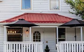 The Farmhouse Inn & Kitchen, 2 Blocks From Downtown Whitefish, Montana Exterior photo