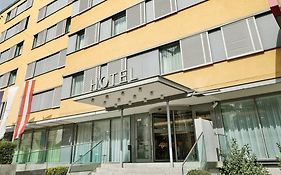 Courtyard By Marriott Vienna Schoenbrunn Hotel Exterior photo