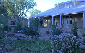 Bisibee Guest House Oudtshoorn Exterior photo