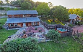 A Barn At The Quarry Bed & Breakfast Fredericksburg Exterior photo