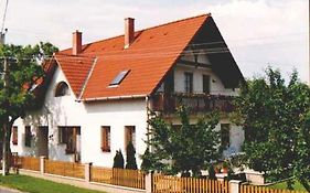 Zsuzsa Panzio Bed & Breakfast Balatonfured Exterior photo