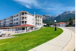 Mountain View Resort And Suites At Fairmont Hot Springs Exterior photo