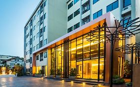 Aim House Bangkok No Parking Hotel Exterior photo