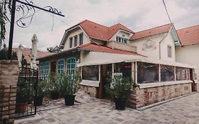 Oetoesfogat Panzio Bed & Breakfast Siofok Exterior photo